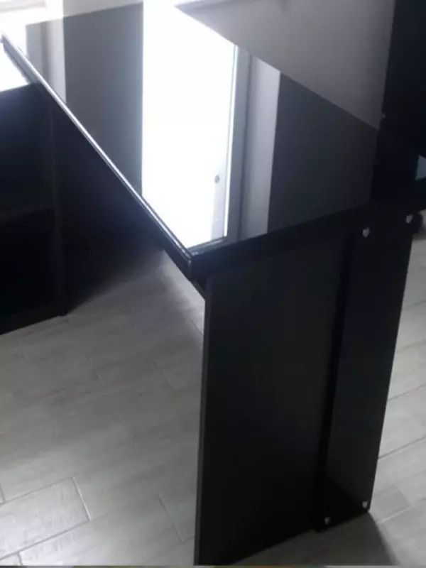 Столы из акрилового камня